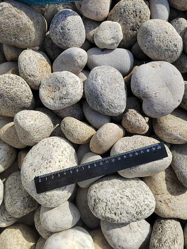 Kamenclub.ru: Галька речная окат (серо-белая) фр. 70-120 мм купить  в Смоленске галька галечник бело-серая, серо-белая, серая, белая речная природная галька  8000 руб/т   фото КАМЕНЬ КЛУБ