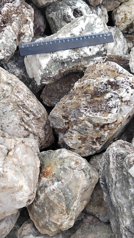 Kamenclub.ru: Кварцевый валунчик фр.100-300 мм.  купить в Смоленске кварц белый, бежевый молочный рыжий крупный природный камень галечник 7850 руб/т   фото КАМЕНЬ КЛУБ