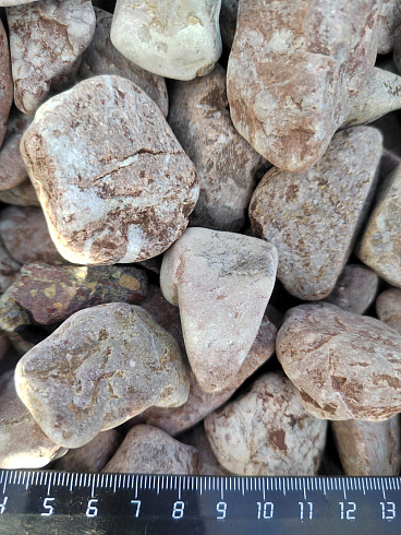 Kamenclub.ru: Мраморная крошка (щебень галтованный розовый) фр.20-40 мм.  купить в Смоленске мрамор розовый, красный оголтованный округлый щебень  15000 руб/т   фото КАМЕНЬ КЛУБ