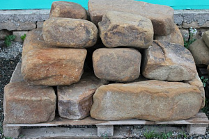 Kamenclub.ru: Песчаник для строительства и кладки (фр. 200-400 мм)  купить в Смоленске песчаник бежевый серый рыжий желтый блоки для строительства из песчаника 6500 руб/т   фото КАМЕНЬ КЛУБ