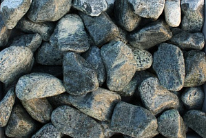 Kamenclub.ru: Щебень галтованный зеленый (змеевик) фр. 50-100 мм.  купить в Смоленске галтовка мраморная зеленый, салатовый мрамор 12 500 руб/т   фото КАМЕНЬ КЛУБ