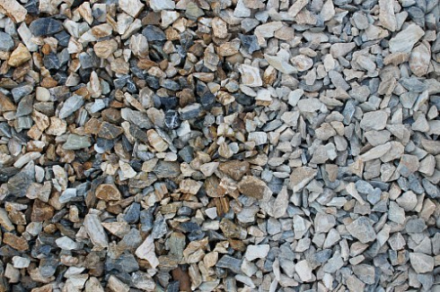 Kamenclub.ru: Мраморная крошка (щебень крошка медовый), фр. 10-20 мм.  купить в Смоленске песчаник бежевый, серый каменная ландшафтная крошка  12000 руб/т   фото КАМЕНЬ КЛУБ