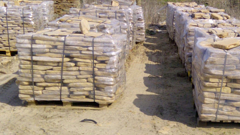 Kamenclub.ru: Песчаник пластушка галтованный желтый с рисунком (3 см)  купить в Смоленске плитняк - пластушка желтый песчаник 21000 руб/м3   фото КАМЕНЬ КЛУБ