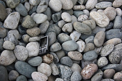 Kamenclub.ru: Галька речная окат (ассорти) фр. 50-100 мм. купить  в Смоленске галька природная округлая серая белая черная серая коричневая синяя галька речная окатанная округлая 6200 руб/т   фото КАМЕНЬ КЛУБ