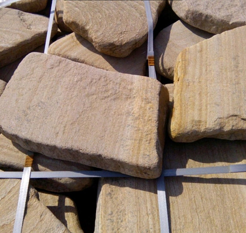 Kamenclub.ru: Песчаник пластушка галтованный желтый с рисунком (3 см)  купить в Смоленске плитняк - пластушка желтый песчаник 21000 руб/м3   фото КАМЕНЬ КЛУБ