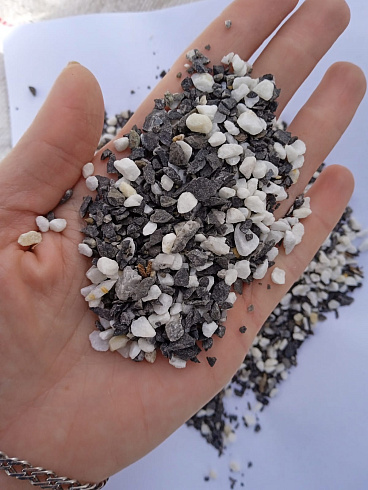 Kamenclub.ru: Мраморная крошка (щебень крошка микс: белый-зеленый-розовый) фр. 3-5 мм.  купить в Смоленске мрамор белый, зеленый, розовый мраморная декоративная крошка каменная 12000 руб/т   фото КАМЕНЬ КЛУБ