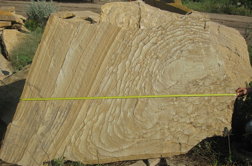 Kamenclub.ru: Форматный камень (плаха) пошаговая дорожка от 70-150 см (4 -12 см)  купить в Смоленске плитняк  форматный плаха желтый песчаник 9 000 руб/т   фото КАМЕНЬ КЛУБ