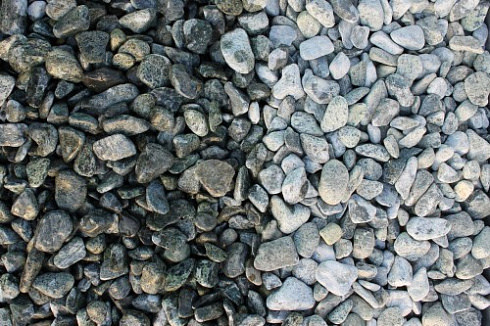 Kamenclub.ru: Щебень галтованный зеленый (змеевик) фр. 20-40 мм.  купить в Смоленске мрамор зеленый, салатовый оголтованный щебень мраморный 12500 руб/т   фото КАМЕНЬ КЛУБ