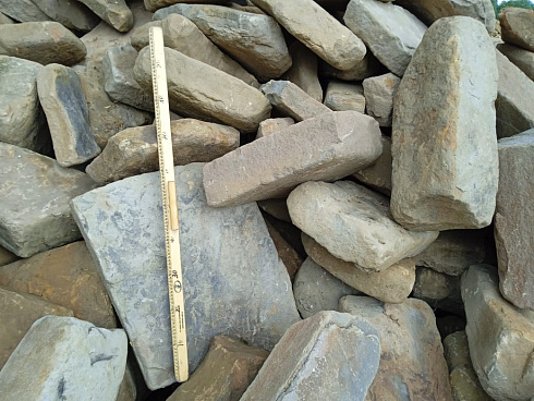 Kamenclub.ru: Песчаник для мощения дорожек, площадок, парковок ( фр 5-10 см)  купить в Смоленске песчаник  серый желтый коричневый рыжий песчаник оголтованный окатанный 6500 руб/т   фото КАМЕНЬ КЛУБ