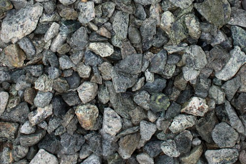 Kamenclub.ru: Щебень крошка зеленый (змеевик) фр. 5-10 мм  купить в Смоленске змеевик зеленый, салатовый ландшафтный декоративный щебень крошка 7 200 руб/т   фото КАМЕНЬ КЛУБ