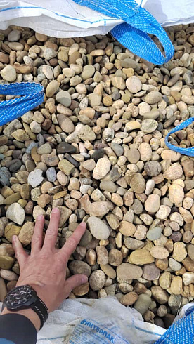 Kamenclub.ru: Галька речная окат рыжая фр. 20-40 мм. купить  в Смоленске галька речная окатанная рыжая желтая серая округлая речная галька 5000 руб/т   фото КАМЕНЬ КЛУБ