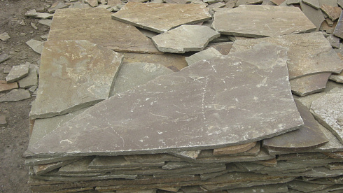 Kamenclub.ru: Песчаник пластушка серо-зеленый (1,5 см)  купить в Смоленске плитняк - пластушка серо-зеленый, серый, зеленый пластушка рваная ландшафтная колотая 10200 руб/м3   фото КАМЕНЬ КЛУБ