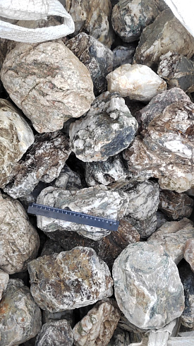 Kamenclub.ru: Кварцевый валунчик фр.100-300 мм.  купить в Смоленске кварц белый, бежевый молочный рыжий крупный природный камень галечник 7850 руб/т   фото КАМЕНЬ КЛУБ