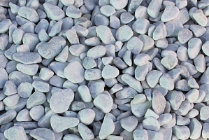 Kamenclub.ru: Мраморная крошка (щебень галтованный белый), фр.20-40 мм.  купить в Смоленске мрамор белый бежевый молочный мраморный щебень декоративный 17000 руб/т   фото КАМЕНЬ КЛУБ