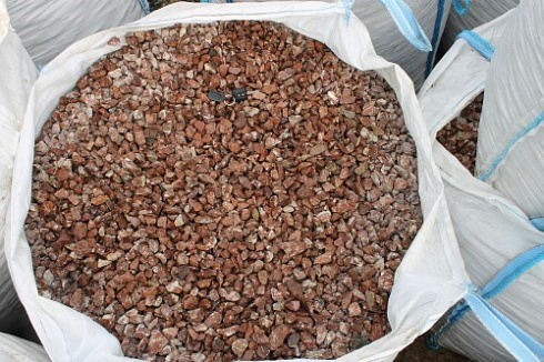 Kamenclub.ru: Мраморная крошка (щебень крошка розовый) фр. 10-20 мм.  купить в Смоленске мрамор розовый, красный каменная декоративная крошка ландшафтная 11000 руб/т   фото КАМЕНЬ КЛУБ