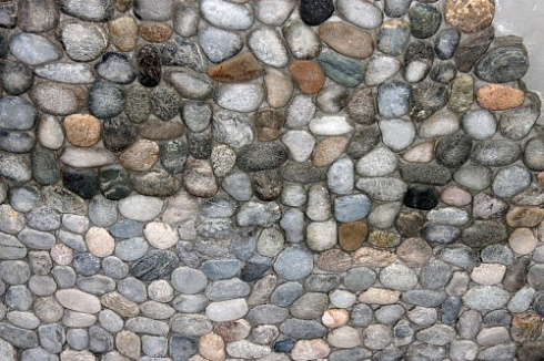 Kamenclub.ru: Галька речная плоская (ассорти) фр. 70-150 мм. купить  в Смоленске галька галечник серый белый темно-серый синий светло-серый плоская природная галька  9000 руб/т   фото КАМЕНЬ КЛУБ