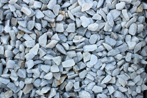 Kamenclub.ru: Мраморная крошка, щебень, цвет-белый,  фр. 20-40 мм.  купить в Смоленске мрамор белый молочный слоновая кость айвори  мраморная крошка ландшафтная 12000 руб/т   фото КАМЕНЬ КЛУБ