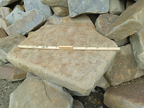 Kamenclub.ru: Песчаник для мощения дорожек, площадок, парковок ( фр 5-10 см)  купить в Смоленске песчаник  серый желтый коричневый рыжий песчаник оголтованный окатанный 6500 руб/т   фото КАМЕНЬ КЛУБ