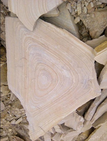 Kamenclub.ru: Форматный камень (плаха) пошаговая дорожка от 70-150 см (4 -12 см)  купить в Смоленске плитняк  форматный плаха желтый песчаник 9 000 руб/т   фото КАМЕНЬ КЛУБ