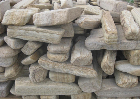 Kamenclub.ru: Песчаник пластушка галтованный желтый с рисунком (3 см)  купить в Смоленске плитняк - пластушка желтый песчаник 21000 руб/м3   фото КАМЕНЬ КЛУБ