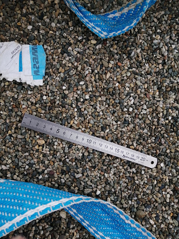 Kamenclub.ru: Галька речная окат (серая) фр.3-5 мм купить  в Смоленске галька речная серая бежевый темно-серый окатанный речной камень округлый 9500 руб/т   фото КАМЕНЬ КЛУБ