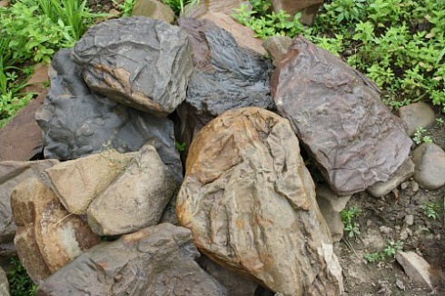Kamenclub.ru: Песчаник декоративный ландшафтный (фр. 300-500 мм)  купить в Смоленске песчаник желтый рыжий серый зеленый валун речной окатанный природный песчаника 4 500 руб/т   фото КАМЕНЬ КЛУБ
