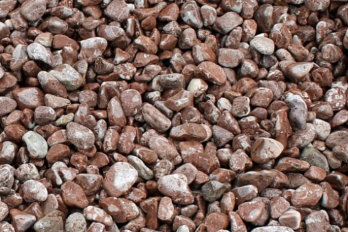 Kamenclub.ru: Мраморная крошка (щебень галтованный розовый) фр.40-70 мм.  купить в Смоленске мрамор розовый, красный галтовка мраморная щебня 15000 руб/т   фото КАМЕНЬ КЛУБ