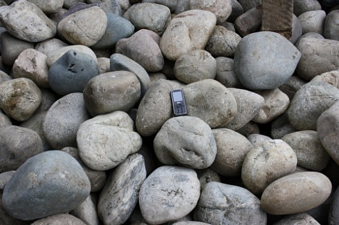 Kamenclub.ru: Речной валун (Ассорти) фр.100-300 мм.  купить в Смоленске галечник серый, темно-серый, светло-серый речная галька крупных размеров 4200 руб/т   фото КАМЕНЬ КЛУБ