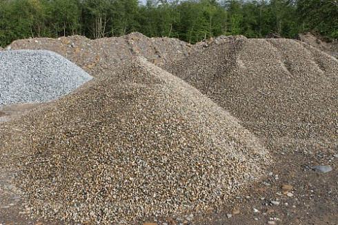 Kamenclub.ru: Галька окат (серо-желтая) фр.10-20 мм. купить  в Смоленске галька серо-желтая, рыжая, серый речная окатанная округлая галька 5000 руб/т   фото КАМЕНЬ КЛУБ