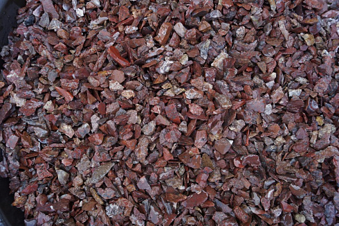 Kamenclub.ru: Щебень крошка красный (ЯШМА) фр. 10-20 мм.  купить в Смоленске яшма красный, бордовый, оранжевый, рыжий декоративный каменный ландшафтный щебень колотый 9000 руб/т   фото КАМЕНЬ КЛУБ