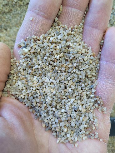 Кварцевый песок для водоподготовки фр. 1,6-3 мм.  купить в Смоленске фото Камень Клуб