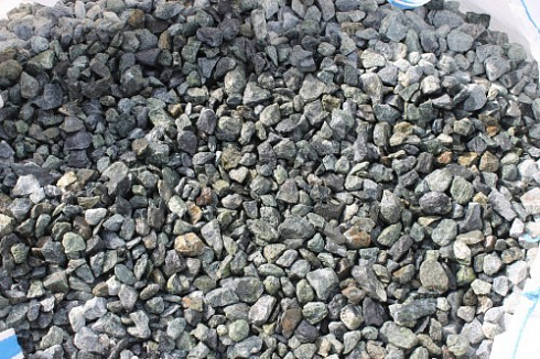 Kamenclub.ru: Щебень крошка зеленый (змеевик) фр. 20-40 мм.  купить в Смоленске мрамор зеленый, салатовый ландшафтная мраморная крошка 8500 руб/т   фото КАМЕНЬ КЛУБ