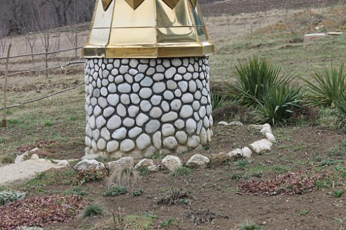 Kamenclub.ru: Галька речная плоская (бело-серая) фр. 100-200-300 мм. купить  в Смоленске галька речная плоская серый, белый, бело-серый, серо-белый речная галька плоская  9000 руб/т   фото КАМЕНЬ КЛУБ