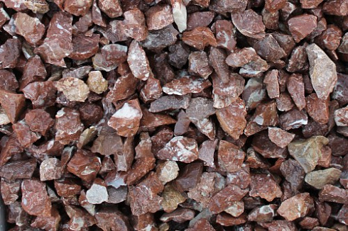Kamenclub.ru: Мраморная крошка (щебень крошка розовый) фр. 20-40 мм.  купить в Смоленске мрамор розовый, красный мраморная крошка декоративная 11000 руб/т   фото КАМЕНЬ КЛУБ