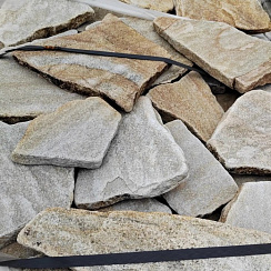 Kamenclub.ru: Песчаник пластушка галтованный желтый с рисунком (3 см)  купить в Смоленске плитняк - пластушка желтый песчаник 21000 руб/м3   фото КАМЕНЬ КЛУБ