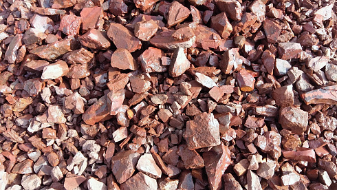 Kamenclub.ru: Щебень крошка красный (ЯШМА) фр. 5-10 мм.  купить в Смоленске крошка каменная яшмы красный, бордовый, темно-красный декоративная крошка ландшафтная каменная яшмоидная 8500 руб/т   фото КАМЕНЬ КЛУБ