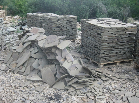 Kamenclub.ru: Песчаник пластушка серо-зеленый (1,5 см)  купить в Смоленске плитняк - пластушка серо-зеленый, серый, зеленый пластушка рваная ландшафтная колотая 10200 руб/м3   фото КАМЕНЬ КЛУБ