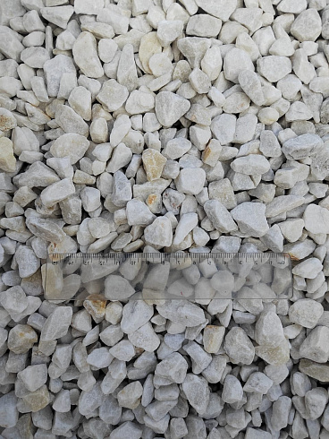 Kamenclub.ru: Мраморная крошка, щебень, цвет-белый, фр. 10-20 мм.  купить в Смоленске мрамор белый, молочный айвори каменная ландшафтная декоративная крошка шебня 12000 руб/т   фото КАМЕНЬ КЛУБ