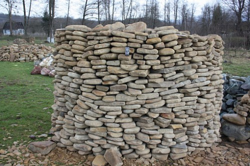 Kamenclub.ru: Песчаник для мощения дорожек, площадок, парковок ( фр 5-10 см)  купить в Смоленске песчаник  серый желтый коричневый рыжий песчаник оголтованный окатанный 6500 руб/т   фото КАМЕНЬ КЛУБ