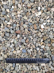 Kamenclub.ru: Галька речная окат (серая) фр.10-20 мм купить  в Смоленске галька речная серая, серый, темно-серый, светло-серый, коричневый ландшафтная декоративная речная окатанная округлая галька 5000 руб/т   фото КАМЕНЬ КЛУБ