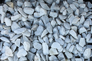 Kamenclub.ru: Мраморная крошка, щебень, цвет-белый, фр. 40-70 мм.  купить в Смоленске мрамор белый молочный айвори мраморный каменный декоративный  12000 руб/т   фото КАМЕНЬ КЛУБ