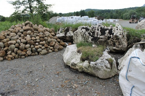 Kamenclub.ru: Песчаник ядра, фр. 100-300 мм  купить в Смоленске песчаник бежевый серый рыжий речная галька 5 000 руб/т   фото КАМЕНЬ КЛУБ