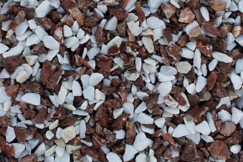 Kamenclub.ru: Мраморная крошка (щебень крошка микс : белый-черный-розовый) фр. 3-5 мм.  купить в Смоленске мрамор белый, черный, розовый, разноцветный мраморная каменная крошка декорвтивная 12000 руб/т   фото КАМЕНЬ КЛУБ