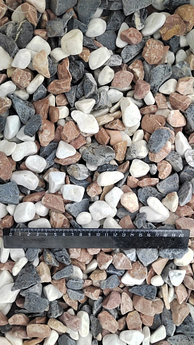 Kamenclub.ru: Мраморная крошка (щебень галтованный микс:белый-зеленый-розовый) фр.20-40 мм.  купить в Смоленске мрамор белый, зеленый, розовый мрамор декоративный (галтовка) 15500 руб/т   фото КАМЕНЬ КЛУБ