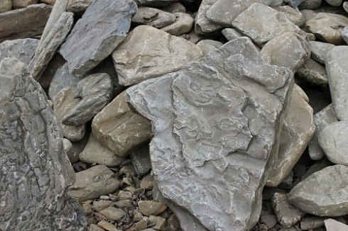 Kamenclub.ru: Песчаник декоративный ландшафтный (фр. 300-500 мм)  купить в Смоленске песчаник желтый рыжий серый зеленый валун речной окатанный природный песчаника 4 500 руб/т   фото КАМЕНЬ КЛУБ